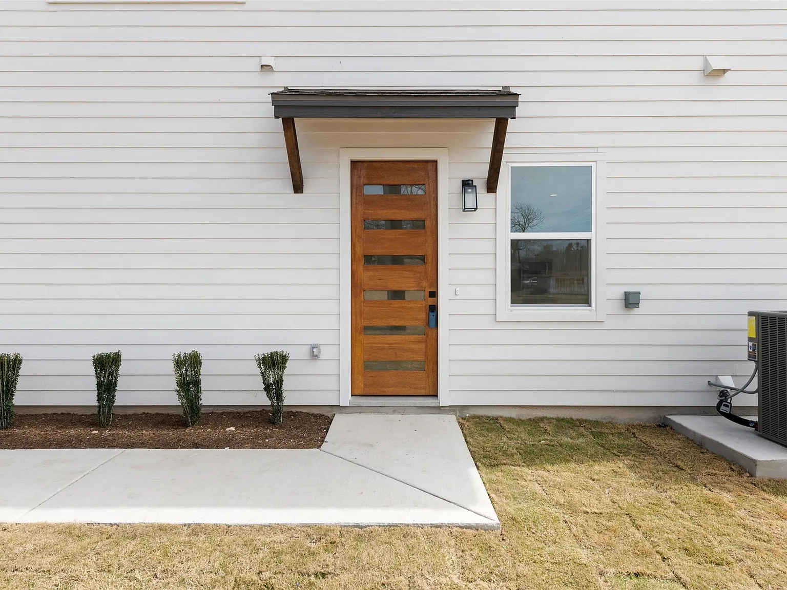 4 bed, 3.0 bath, 1657 sqft, $2,200 — Photo 4