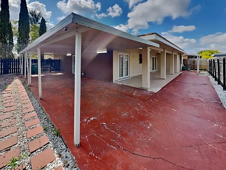 1081 NW 128th Ave — Photo 10