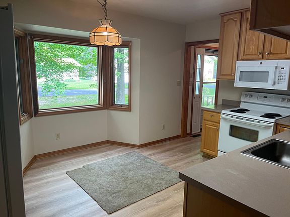 2nd image of 6 Harbormist Cir