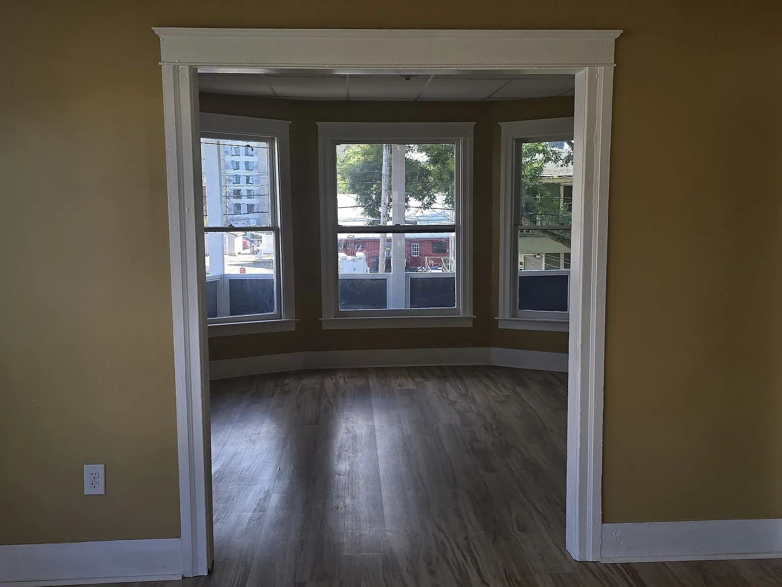 3 bed, 1100 sqft, $1,300 — Photo 4