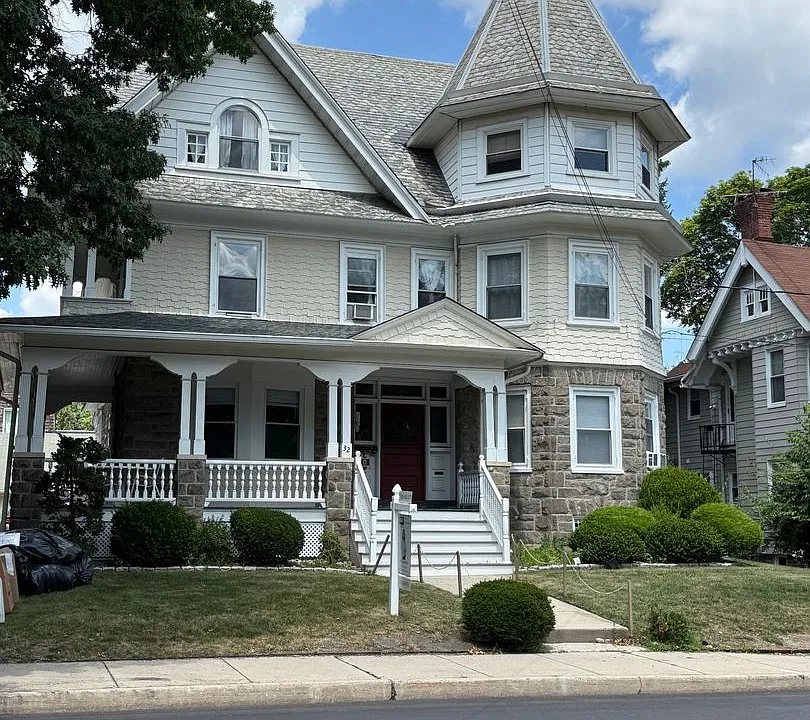 32 Wiggins St