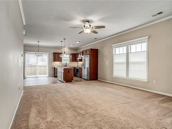 3rd image of 1218 Villa Ln