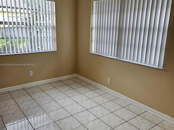 5th image of 1008 NE 34th Ct #A