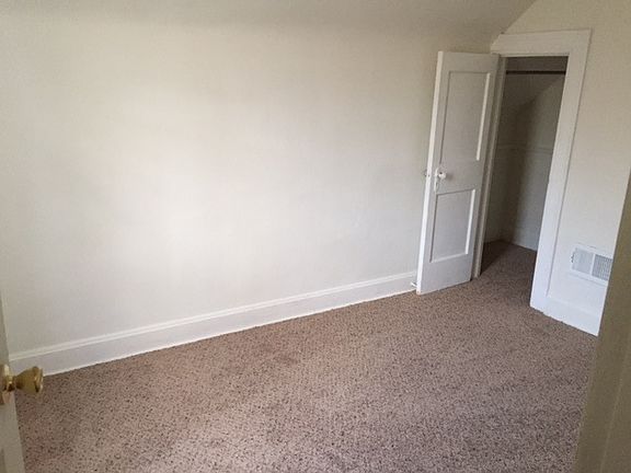 4th image of 5951 Leffingwell Ave