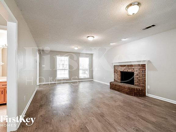5th image of 2222 Oak Hollow Ln