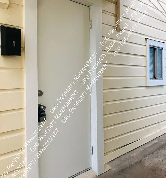 924 Saint James #3