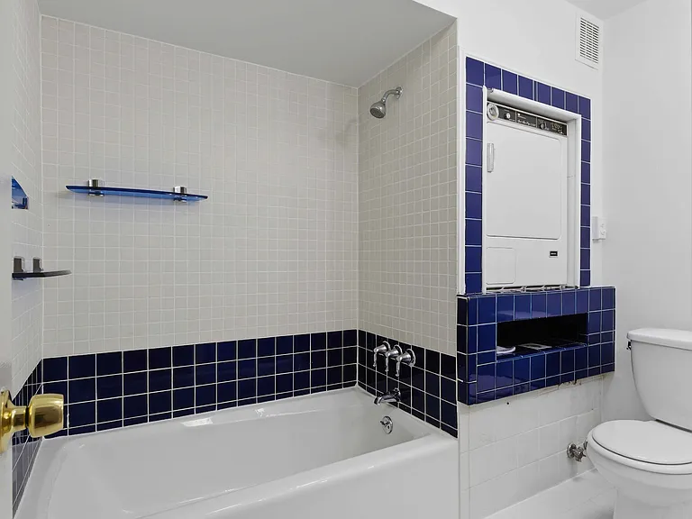 318 W 14th St #4 — Photo 13