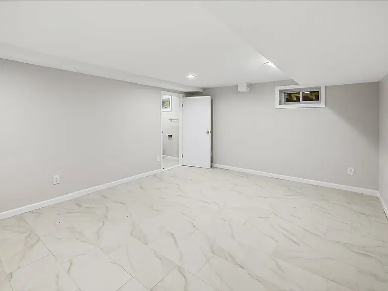 101 Pershing Rd — Photo 24