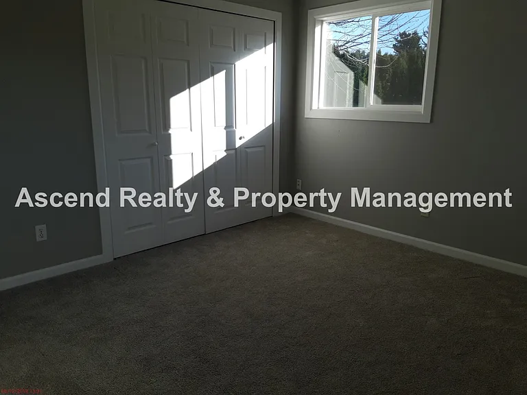 1114 SW Wright Ct — Photo 10