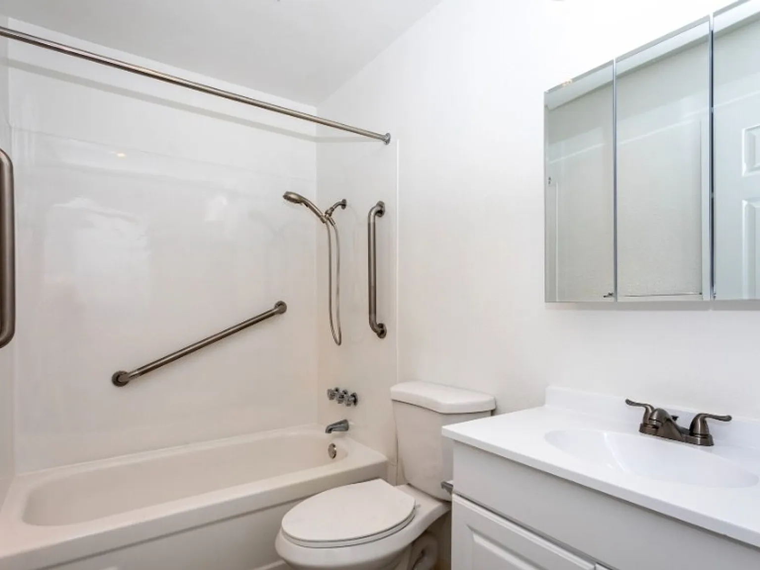 Bridgeford Apartments — Photo 1