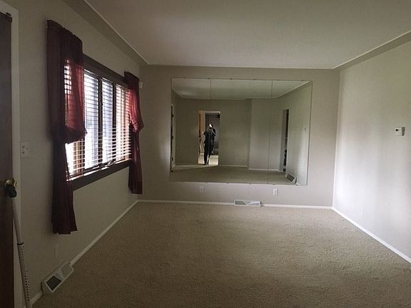 5th image of 2172 Savoy Ave