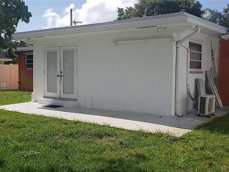 8351 Johnson St — Photo 24