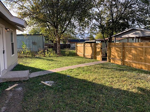 4th image of 210 Felps Blvd #2