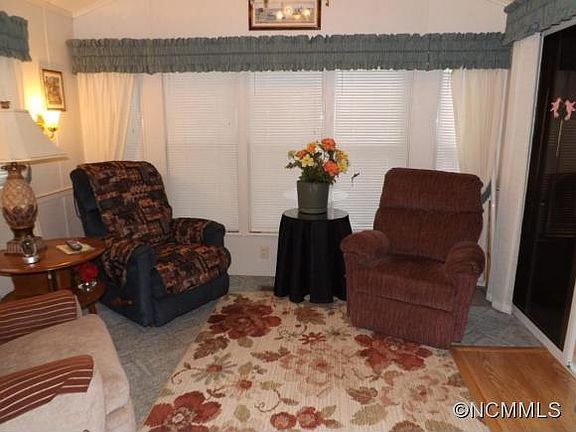 3rd image of 437 Winngray Ln