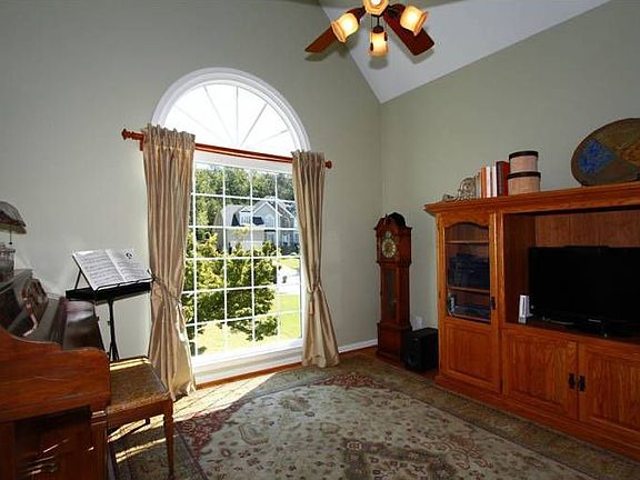 Separate Living Rm/Office