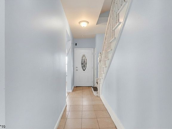 5th image of 136 Smith St