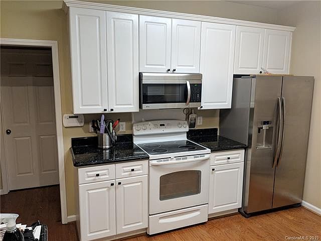 2nd image of 10305 Rosemallow Rd