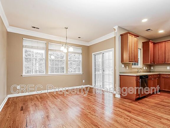 5th image of 3533 Claremont St