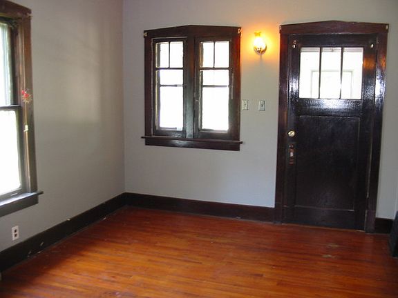 5th image of 304 Easton Ave