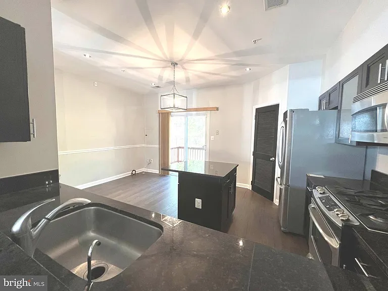 2724 Oak Leaf Ct — Photo 6