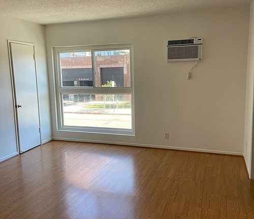 4th image of 751 S Curson Ave APT 1