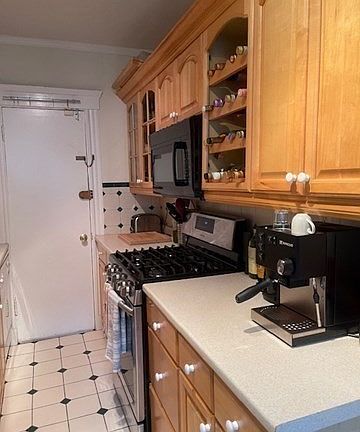 3rd image of 66 Queensberry St APT 221