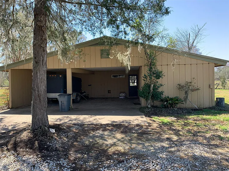 29229 Sheffield Rd — Photo 2
