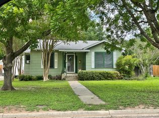 316 N 3rd St, Uvalde, TX 78801