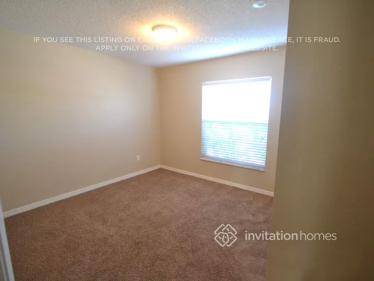 727 Versailles Ln — Photo 4