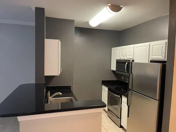 1000 Providence Pl APT 318, Providence, RI 02903