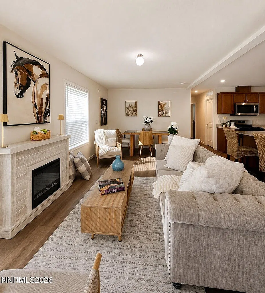 3 bed, 1231 sqft, $2,000 — Photo 2