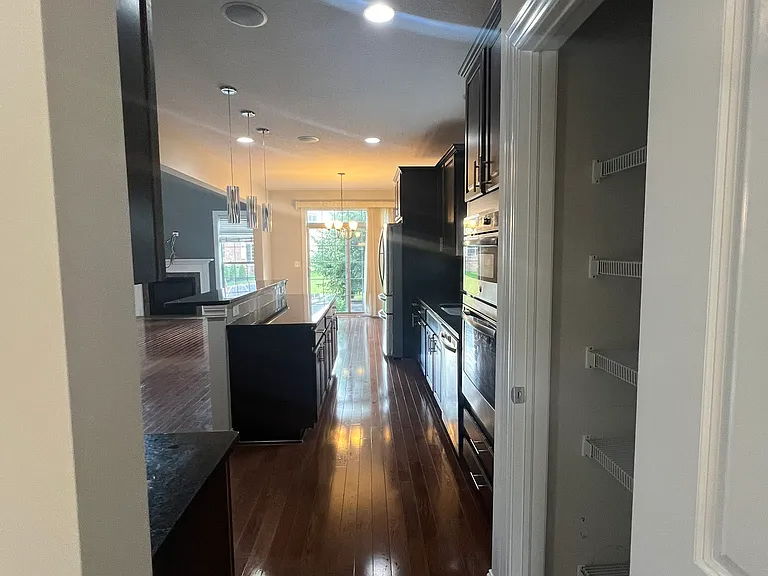8043 Oak Meadow Dr — Photo 37