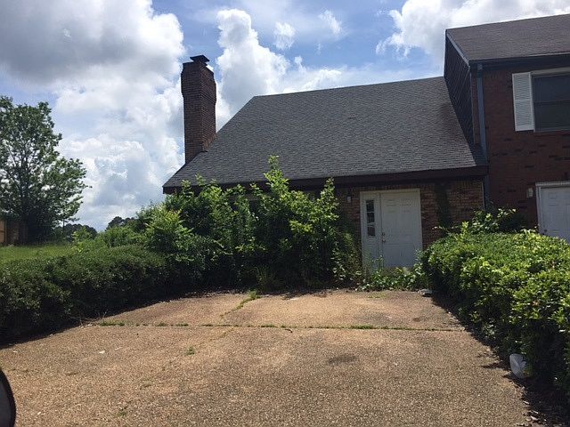1st image of 340 Brookwood Lake Pl