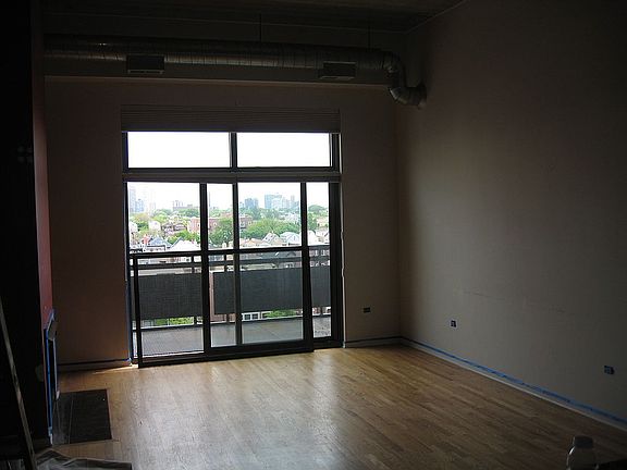 3rd image of 1735 W Diversey Pkwy APT 606
