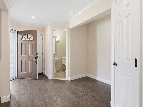 4th image of 305 Glenwood Dr Unit 3