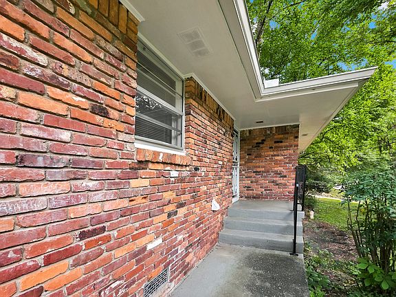 3rd image of 2798 Dearwood Dr SW