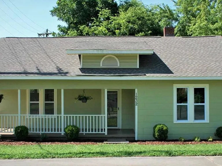 1232 Oakwood Ave NE — Photo 5