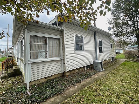 3rd image of 521 Harding Way E