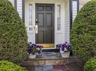 29 Poppy Dr, Cranston, RI 02920