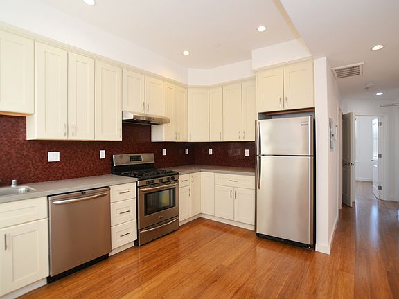 3rd image of 1032 Hyde St APT 3