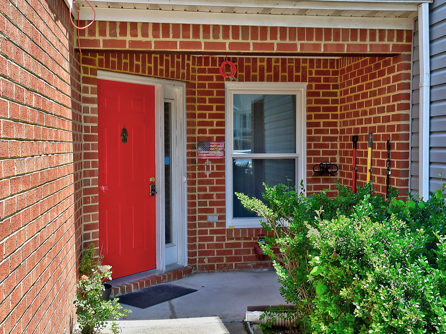 3 bed, 2.5 bath, 1751 sqft, $2,595 — Photo 2