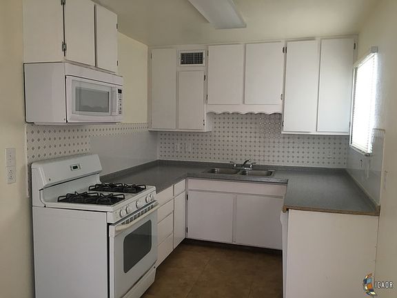 4th image of 465 Desert Gardens Dr