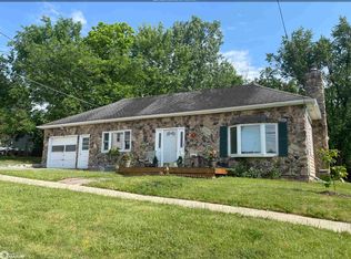104 W Lowe Ave, Fairfield, IA 52556