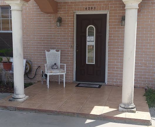 4th image of 6203 N Hubert Ave