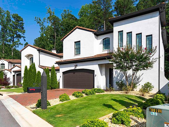 2nd image of 3737 Villa Dr