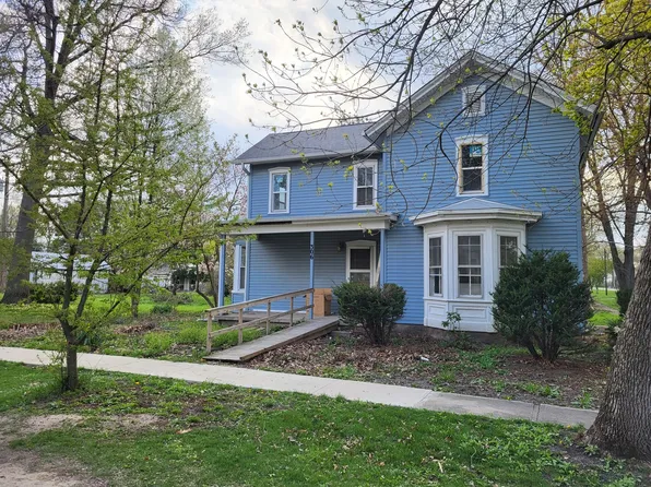 306 Dewey St, Steward, IL 60553