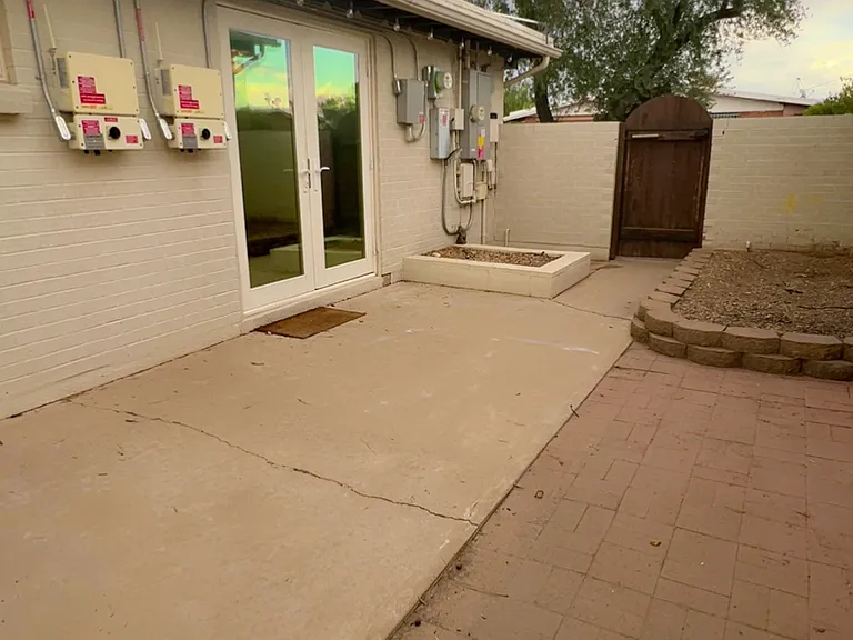 6042 E Eastland St — Photo 18