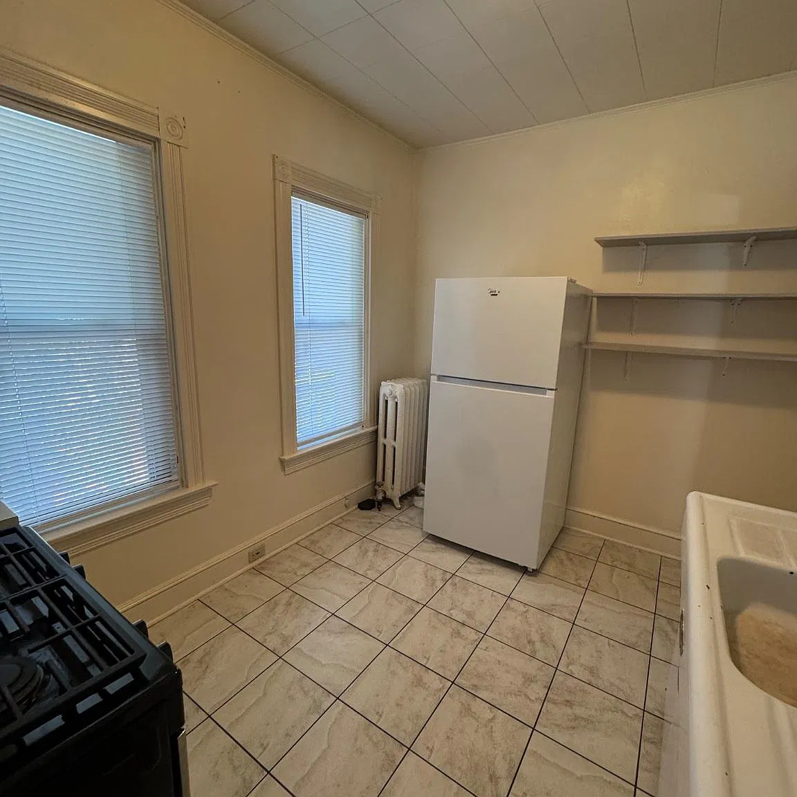 2 bed, 1.0 bath, 850 sqft, $1,300 — Photo 2
