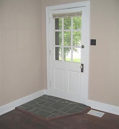 3rd image of 706 Golfview Dr