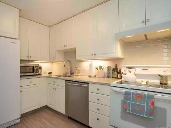 64 Oxbow Dr APT B3, Glastonbury, CT 06033